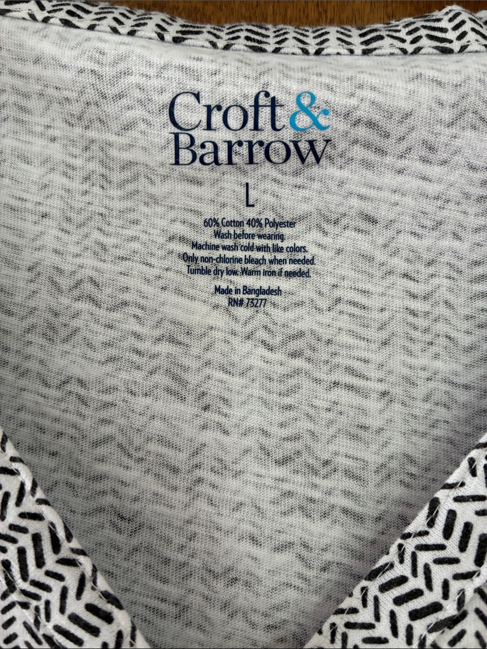 croft & barrow Short Sleeve V-Neck Shirt White & Black Size Large - Picture 2 of 3